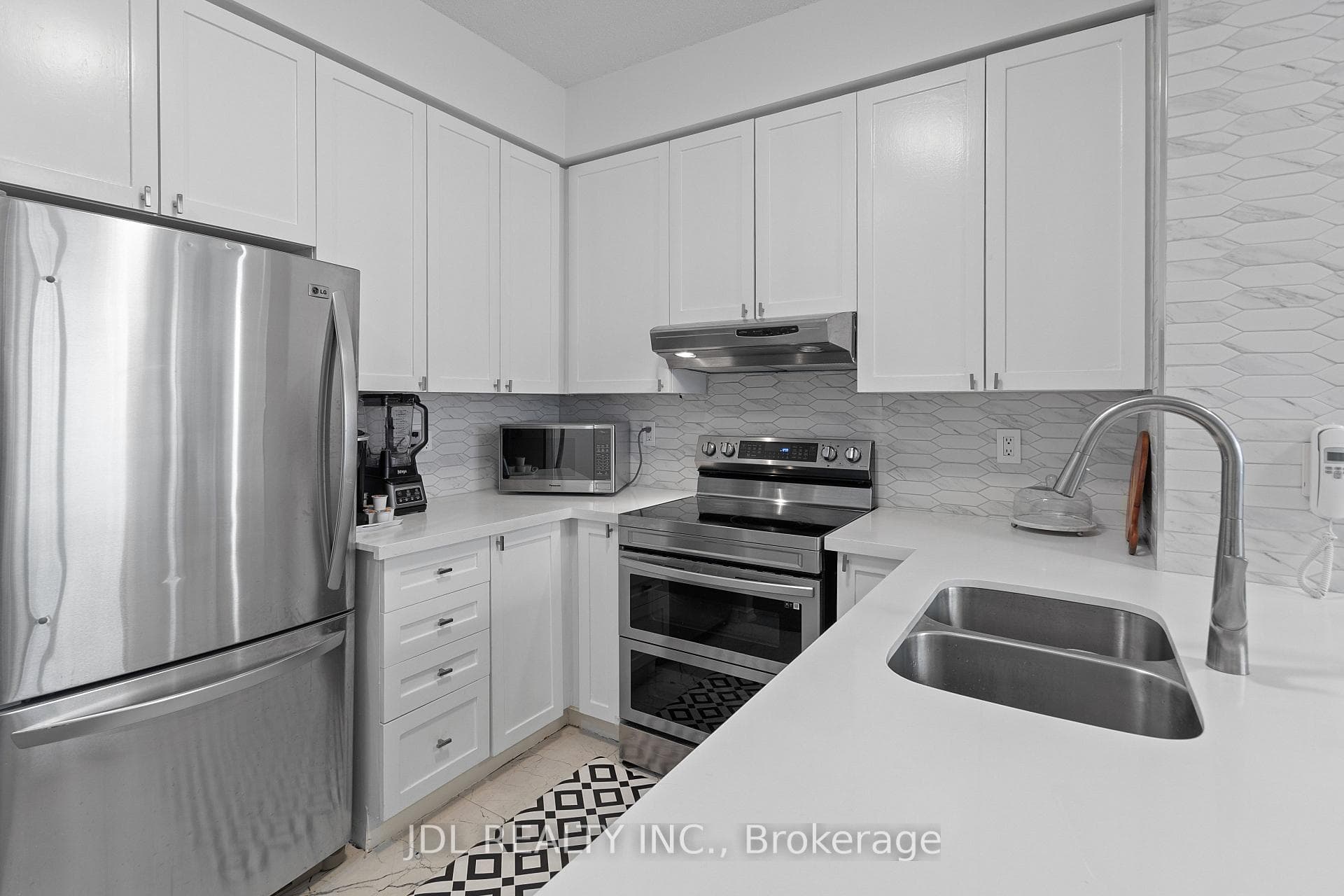 555 Yonge Street Unit 510 photo 7