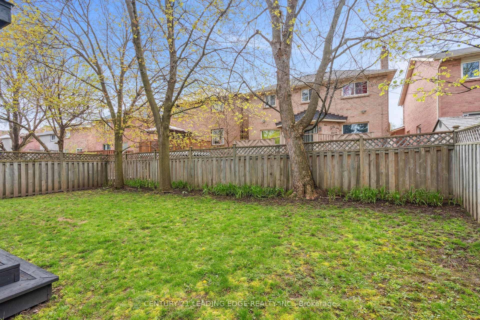 104 Large Crescent photo 39