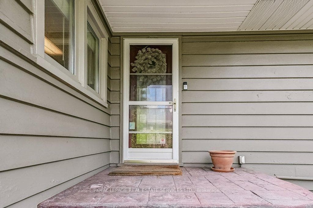 1063 Lorne Park Road photo 8