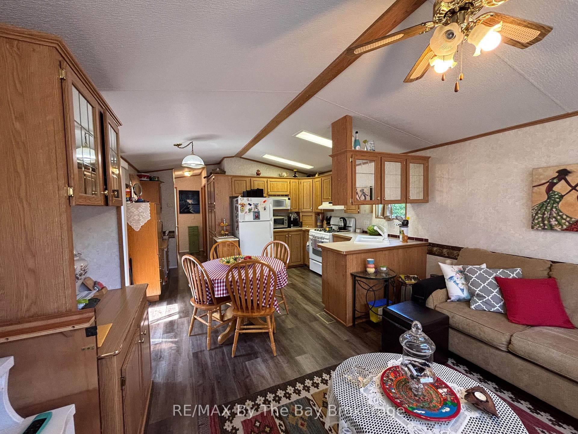 85 THEME PARK Drive Unit 92 photo 11