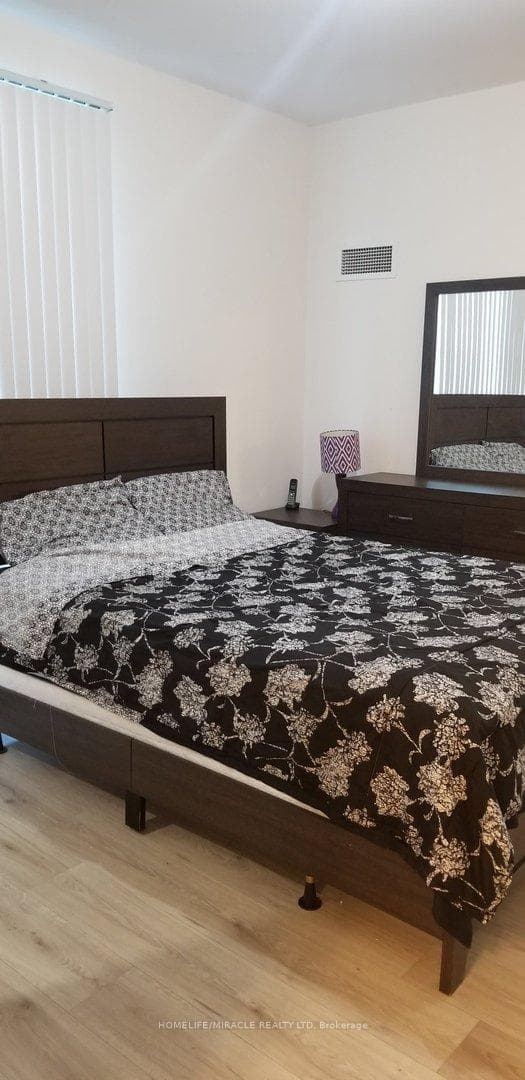 2152 Lawrence Avenue Unit 105 photo 30