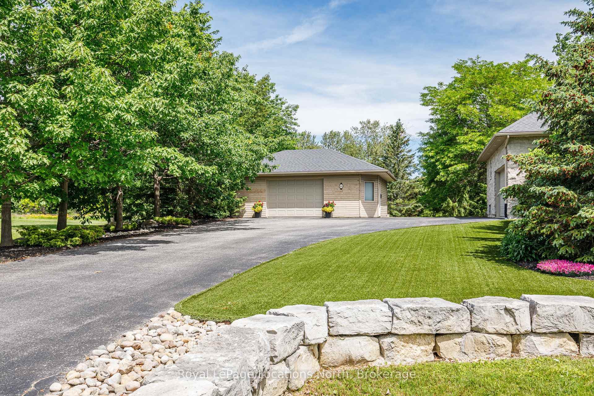 44 Blackburn Avenue photo 3