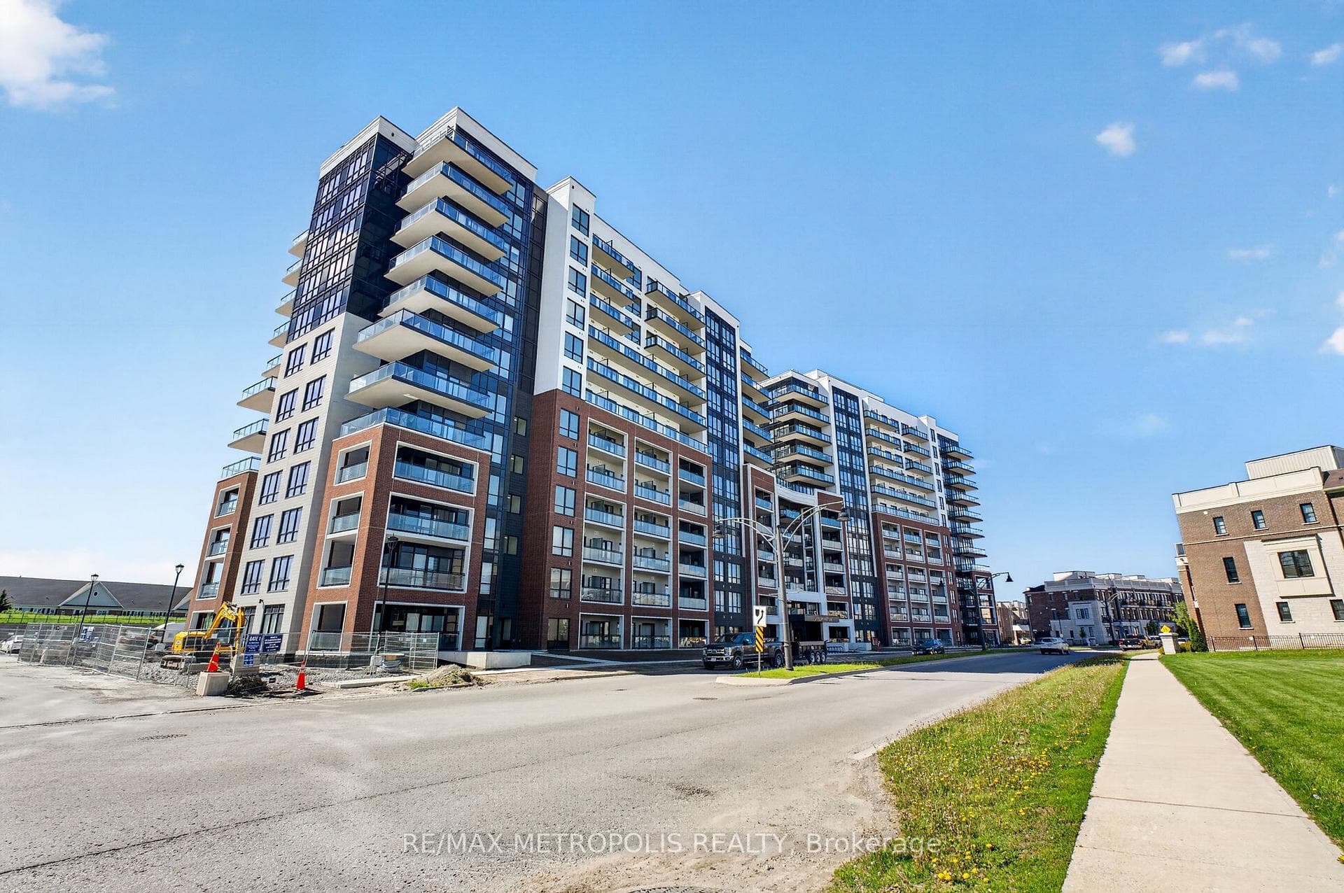 51 Clarington Boulevard Unit 1216 photo 3