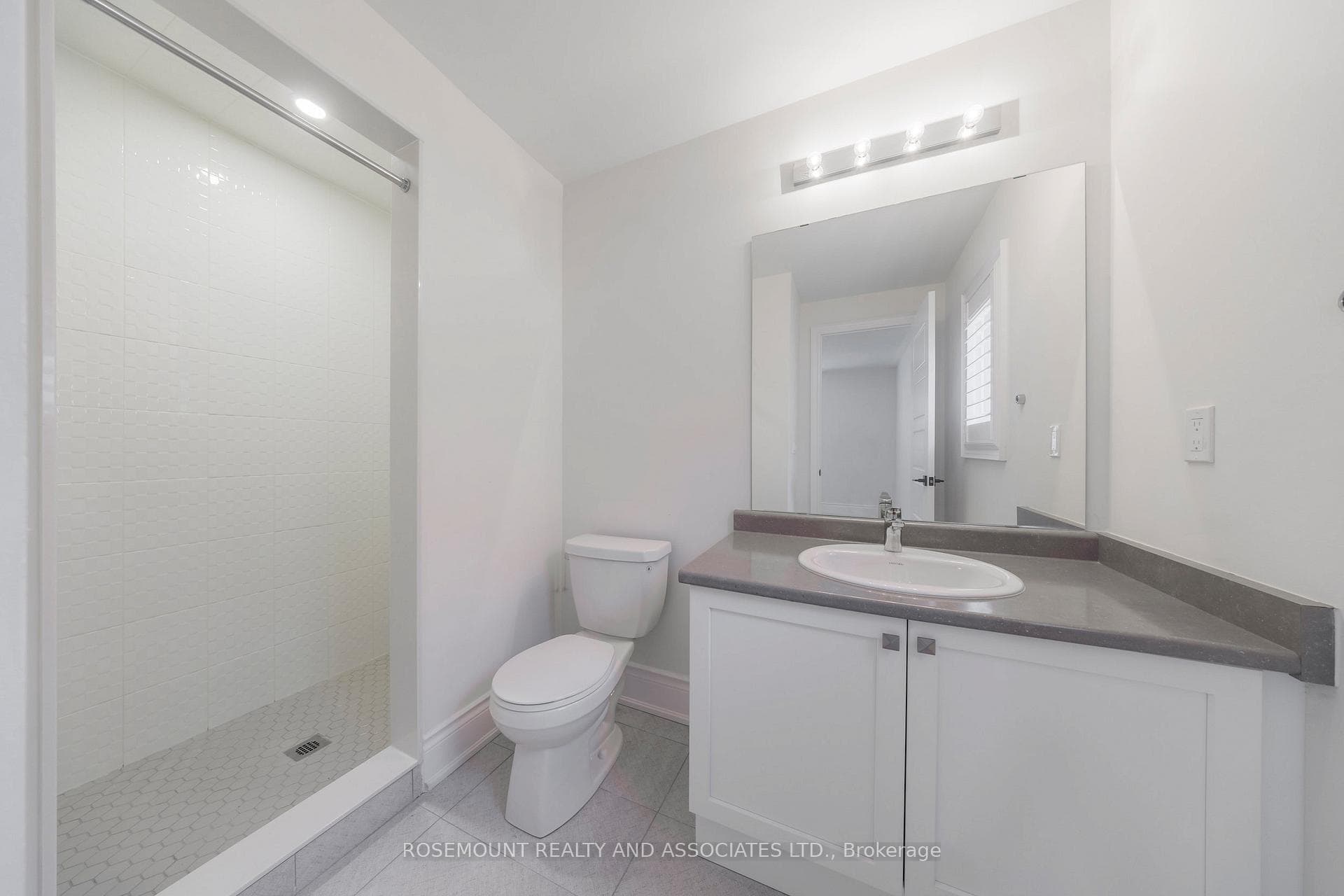 92 Grady Drive photo 32