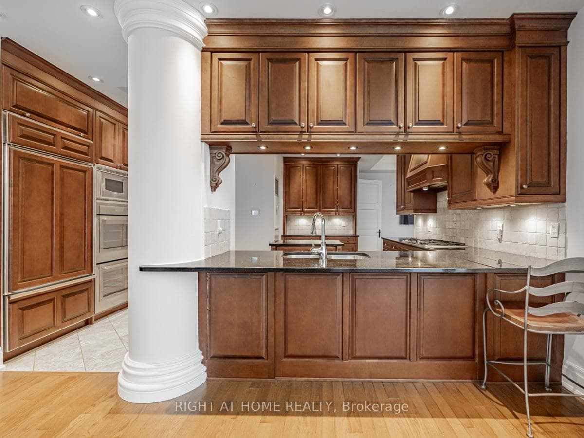 2095 Lake Shore Boulevard Unit PH15 photo 14