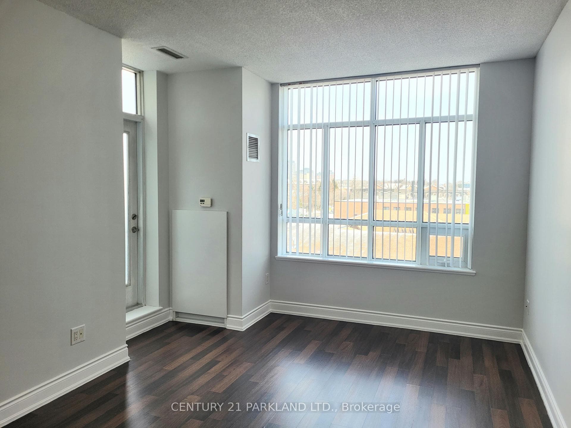 2396 Major Mackenzie Drive Unit 402 photo 14
