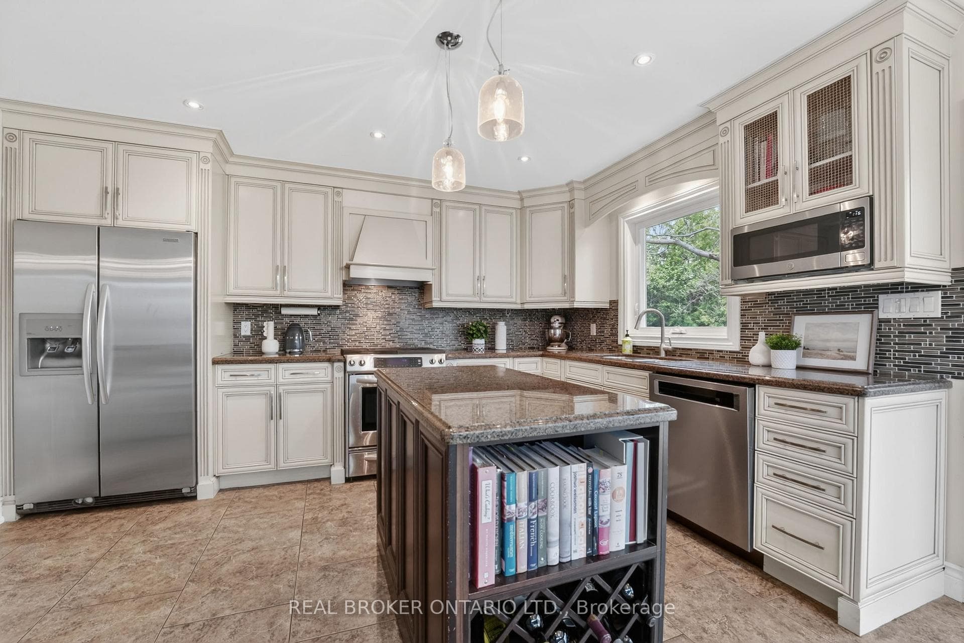 72 Morgon Avenue photo 8