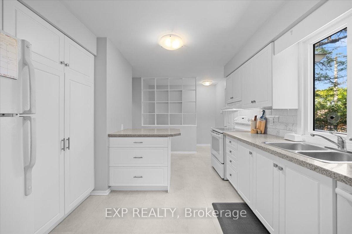 2697 Ulster Crescent photo 16