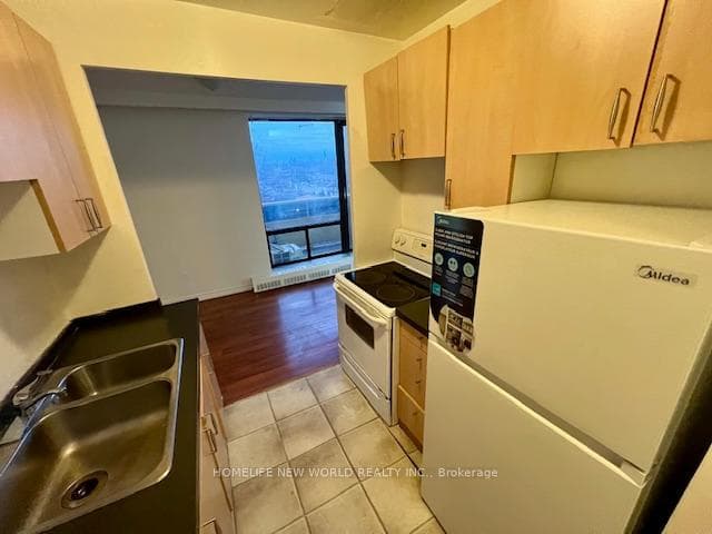 915 Midland Avenue Unit 602 photo 17