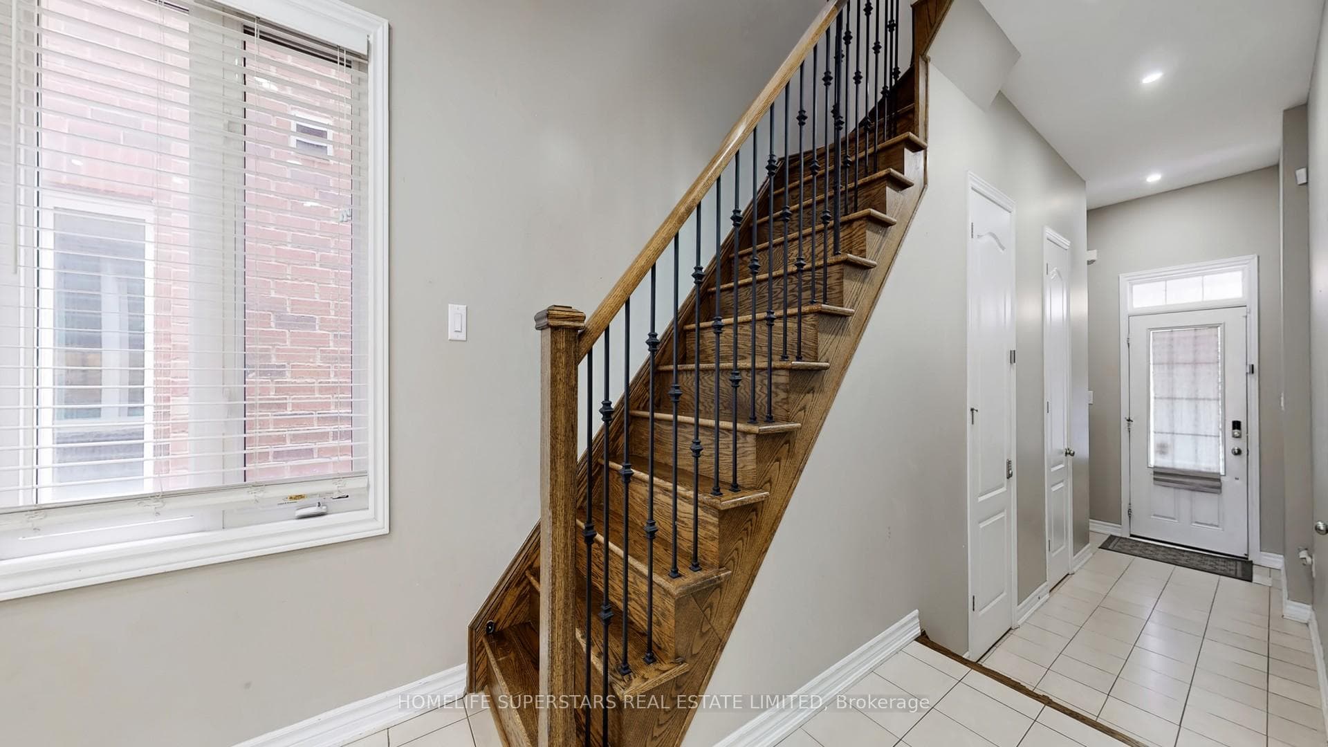 751 Agnew Crescent photo 22