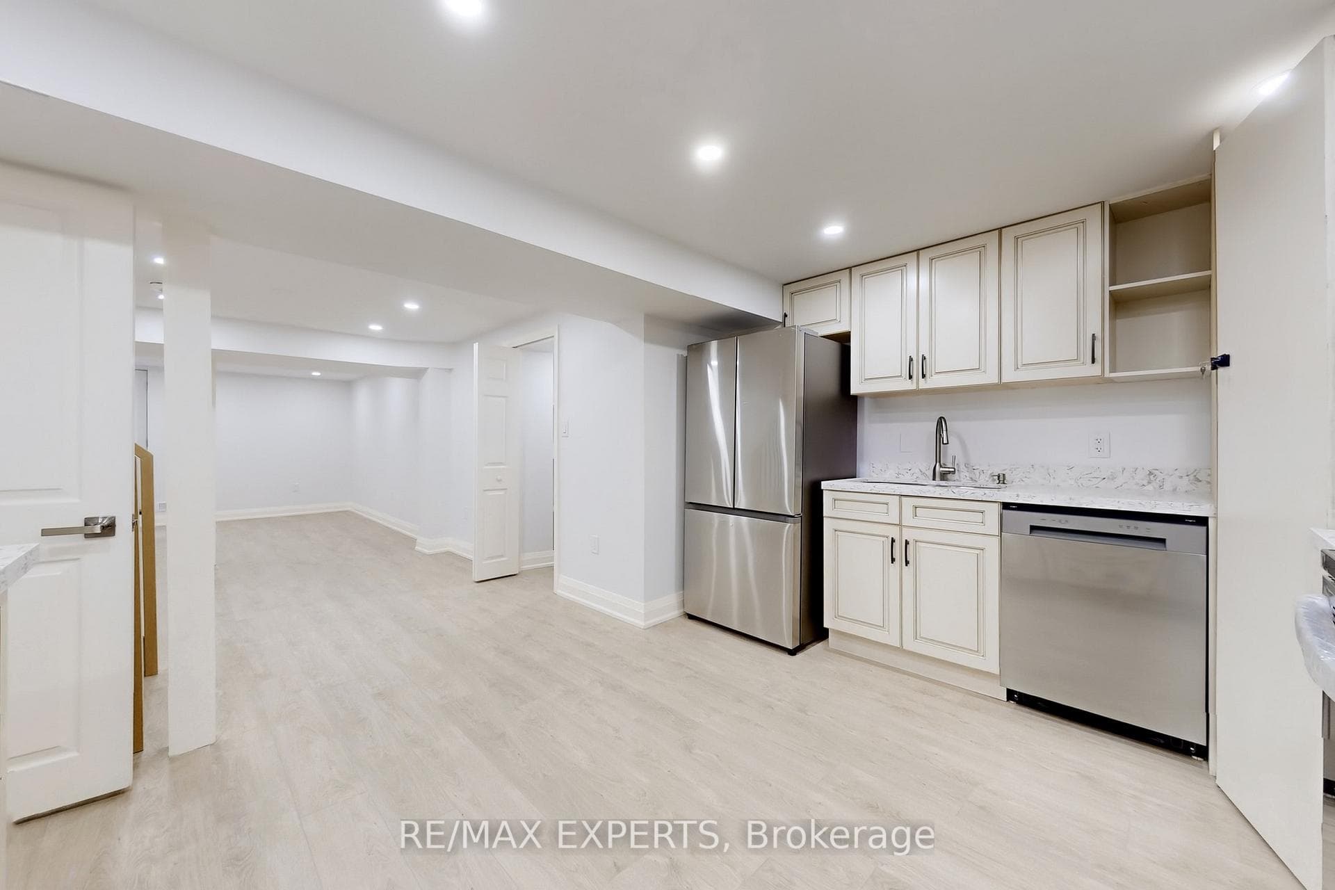 1097 Wildwood Drive Unit Lower photo 8
