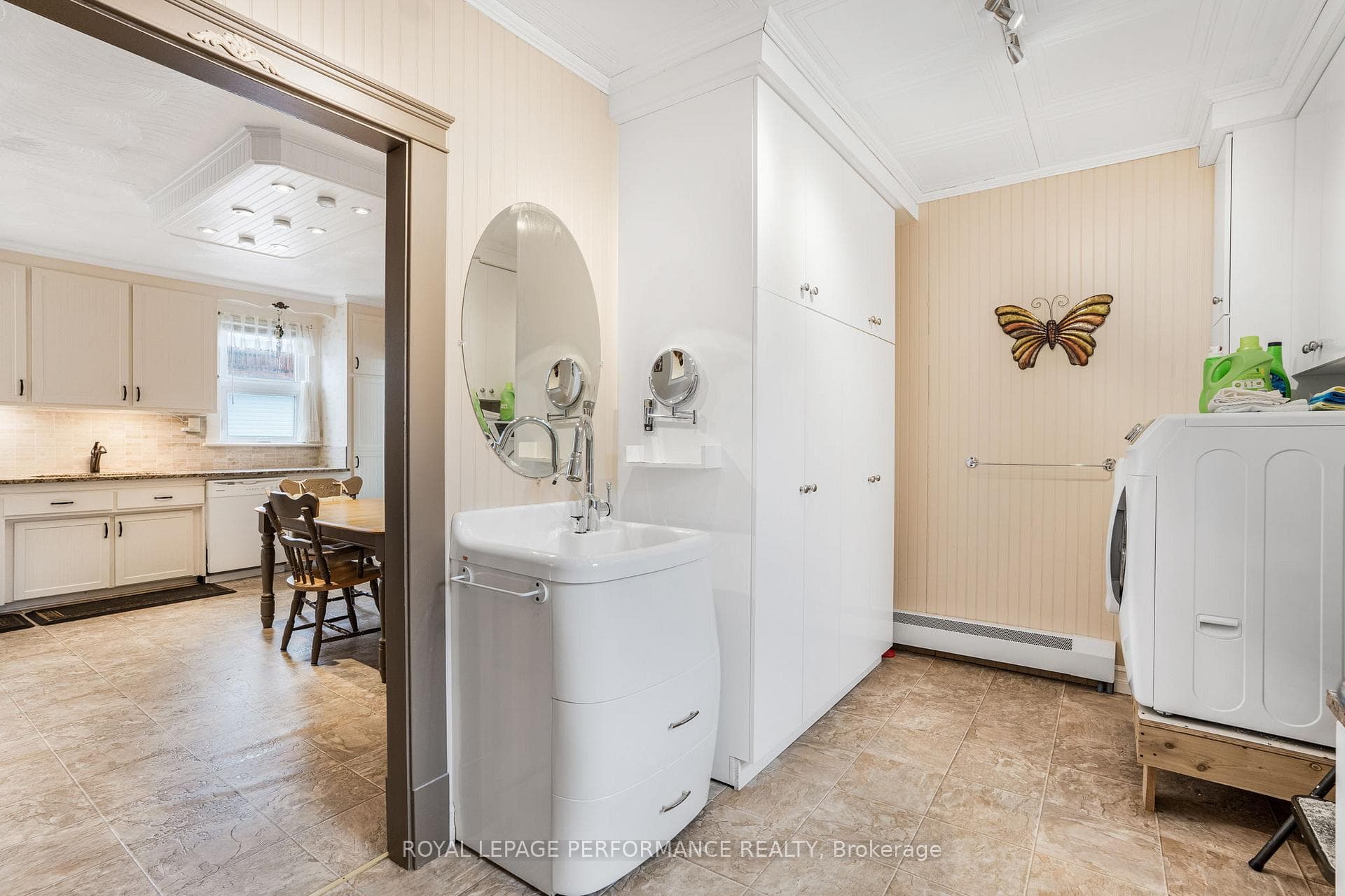 72 Longueuil Street photo 24