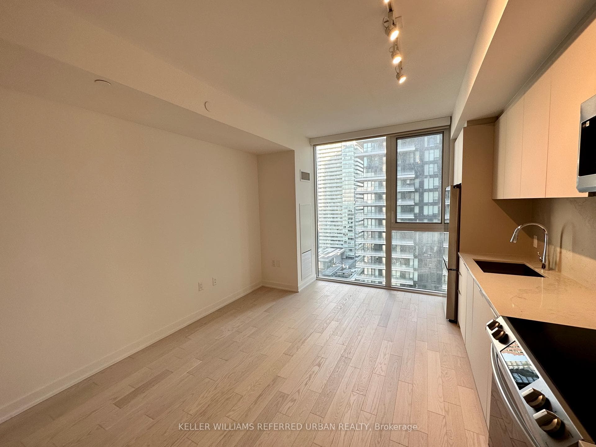 357 King Street Unit 2305 photo 5