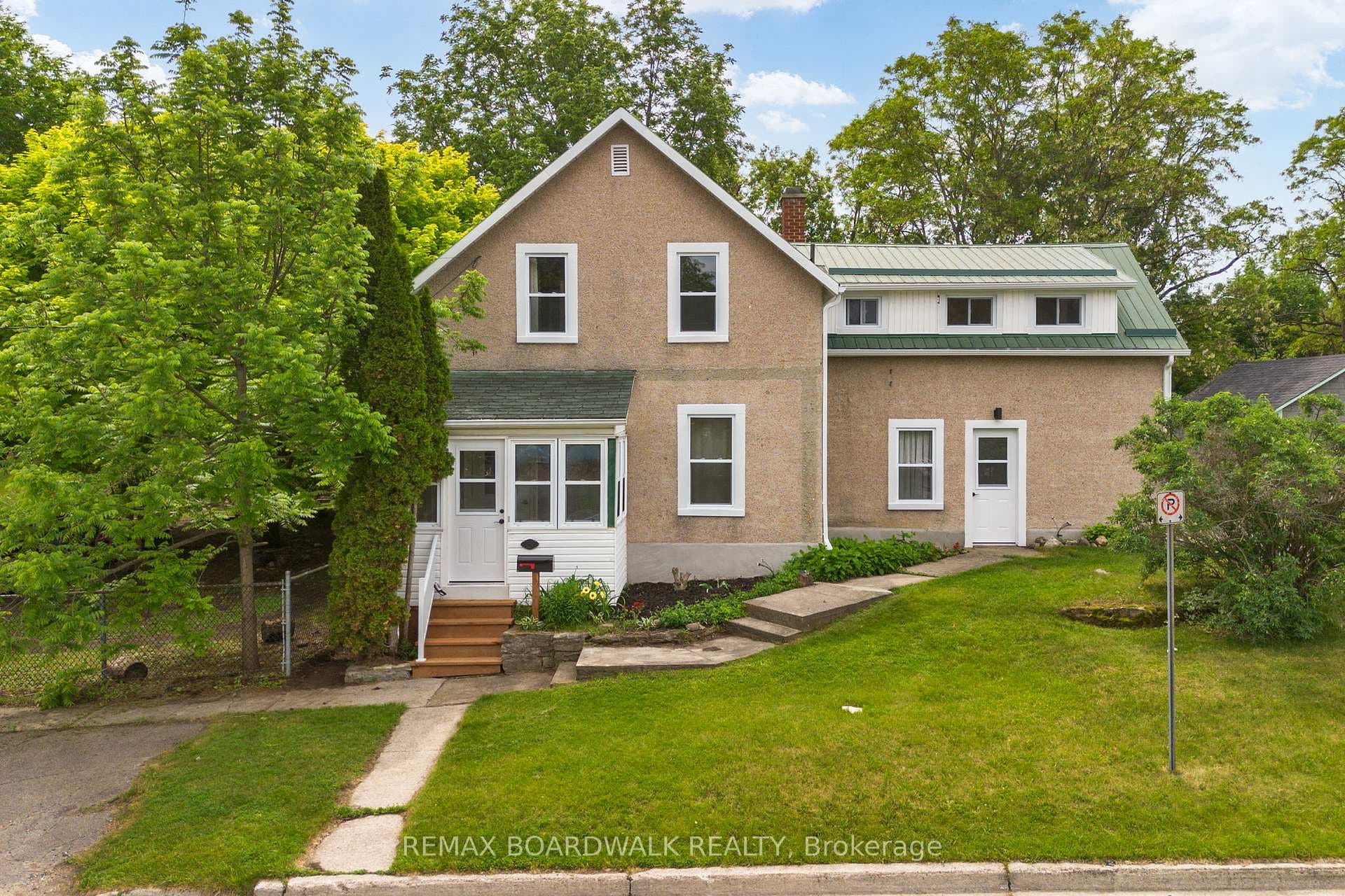 8 Grant Street photo 1