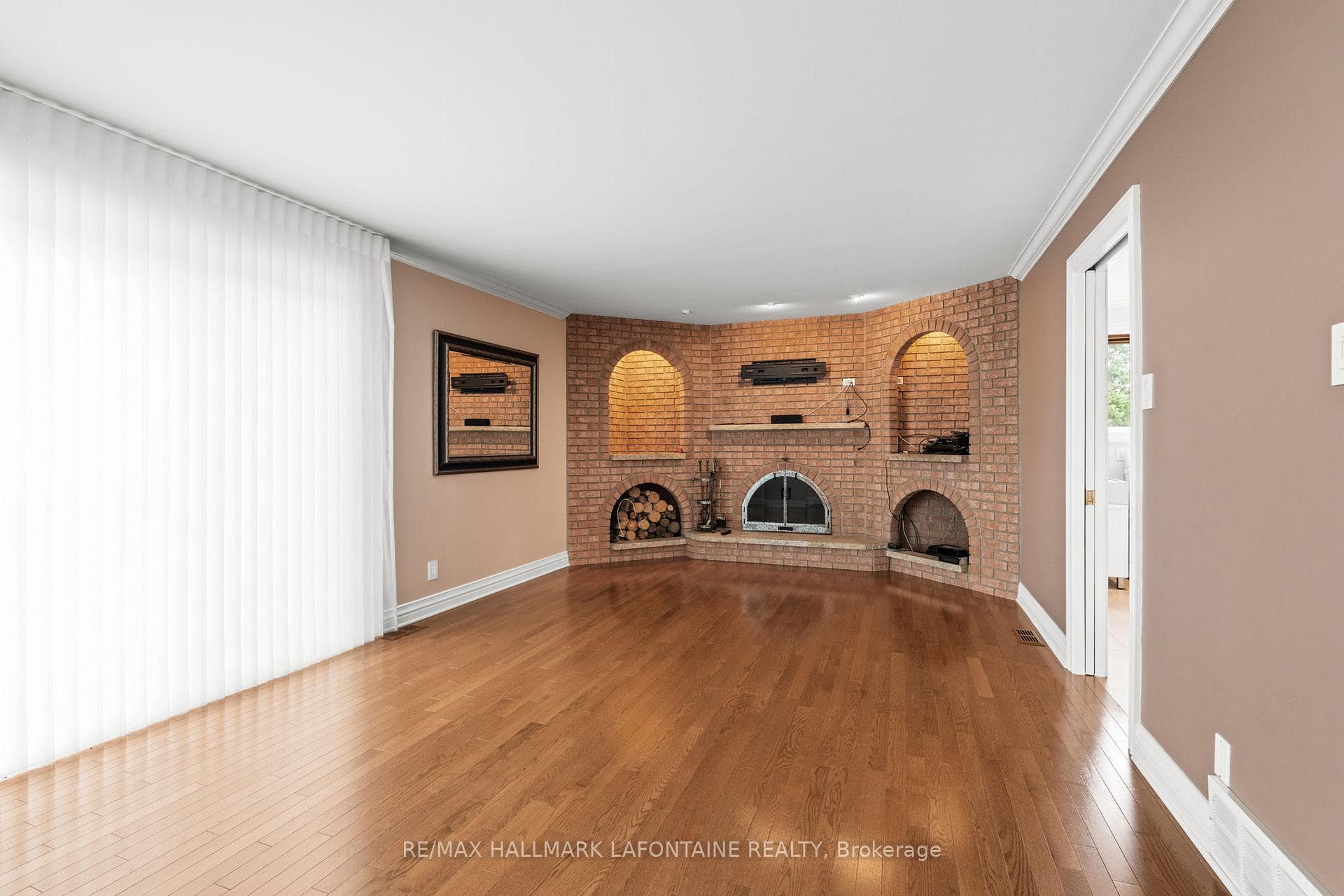 6427 Russell Road photo 13