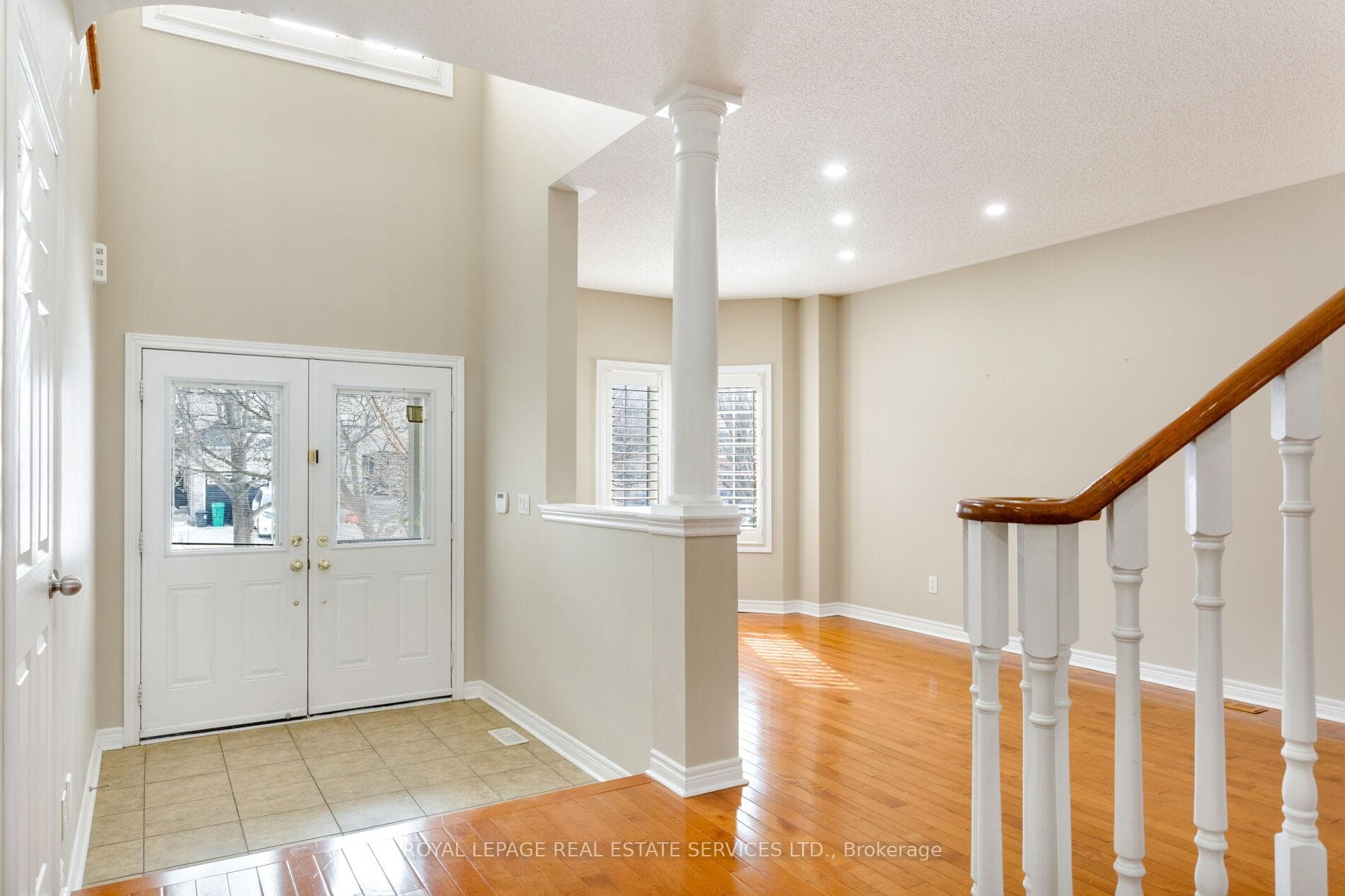 3137 Countess Crescent photo 3