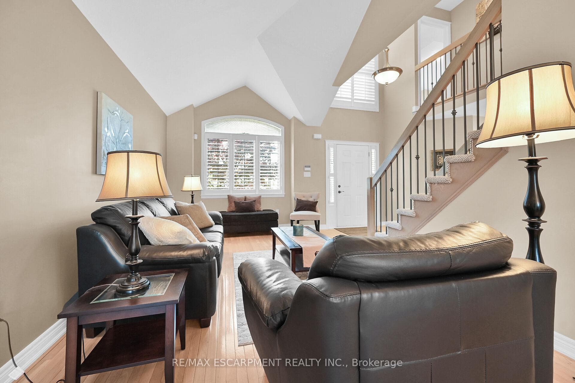 35 Davis Crescent photo 5