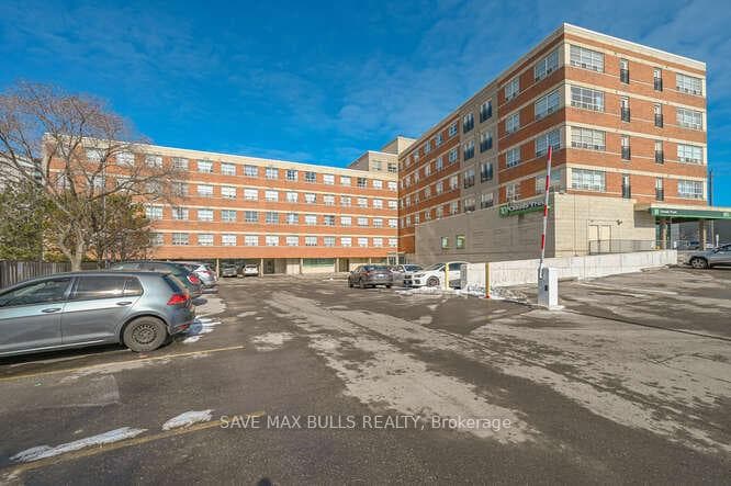 1415 Lawrence Avenue Unit 519 photo 6