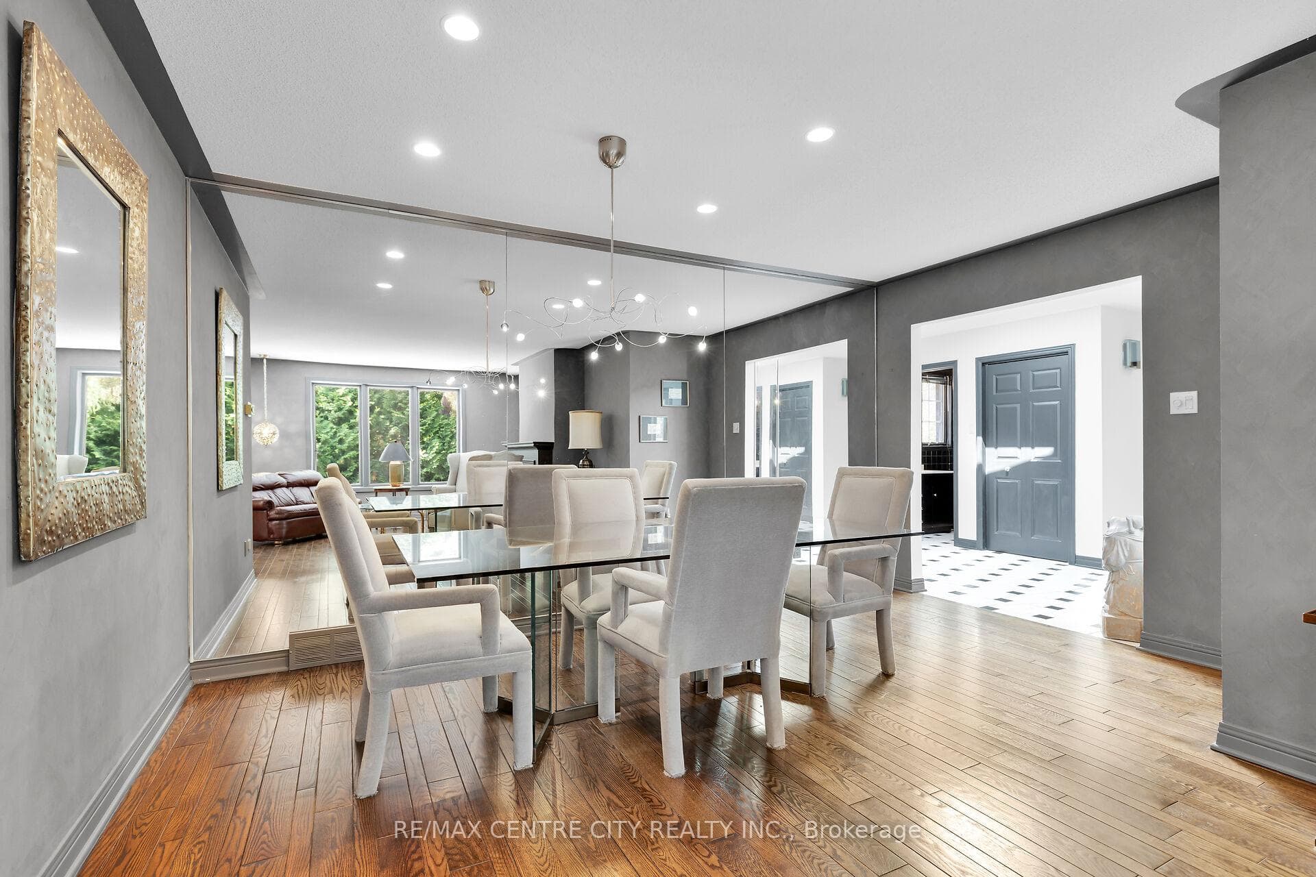 439 Grosvenor Street photo 9