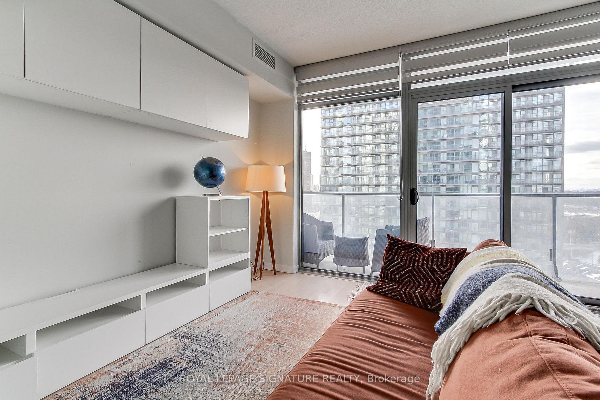 103 The Queensway N/A Unit 1511 photo 22