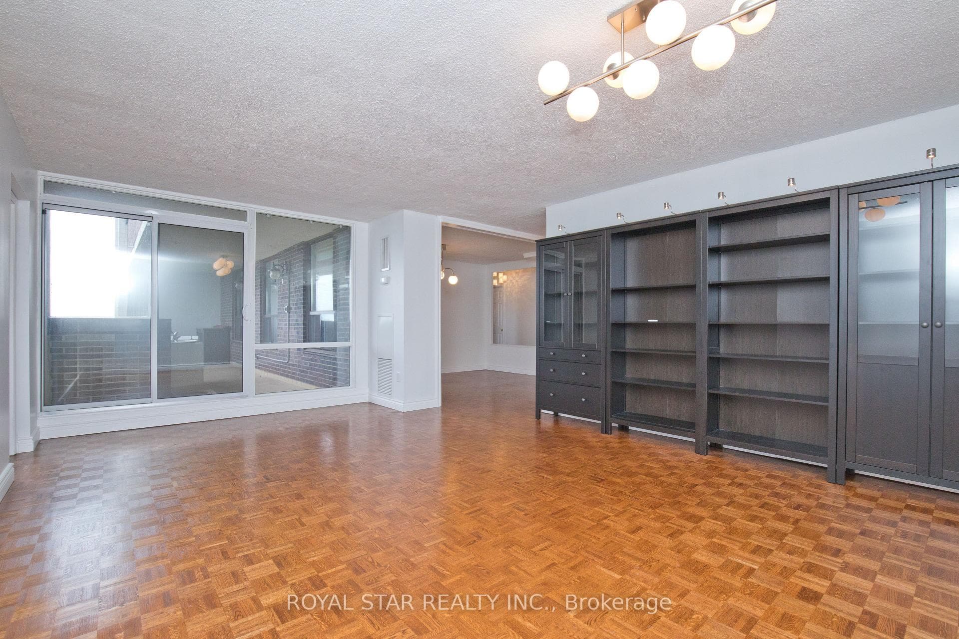 1535 Lakeshore Road Unit 1607 photo 16