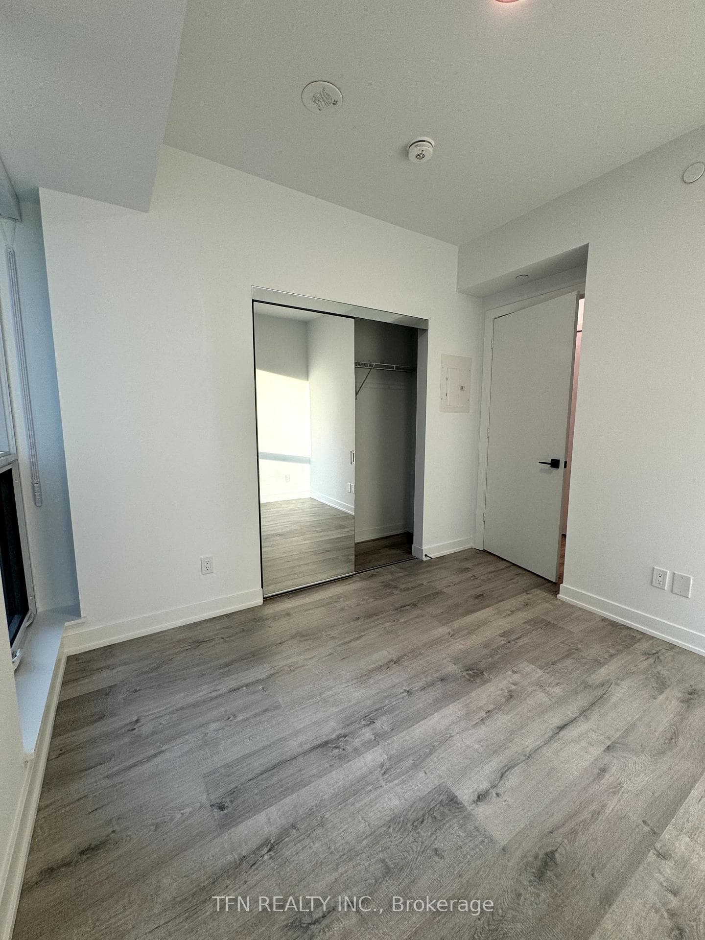 327 King Street Unit 2005 photo 10