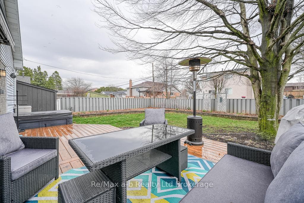 113 Lyndale Crescent photo 43