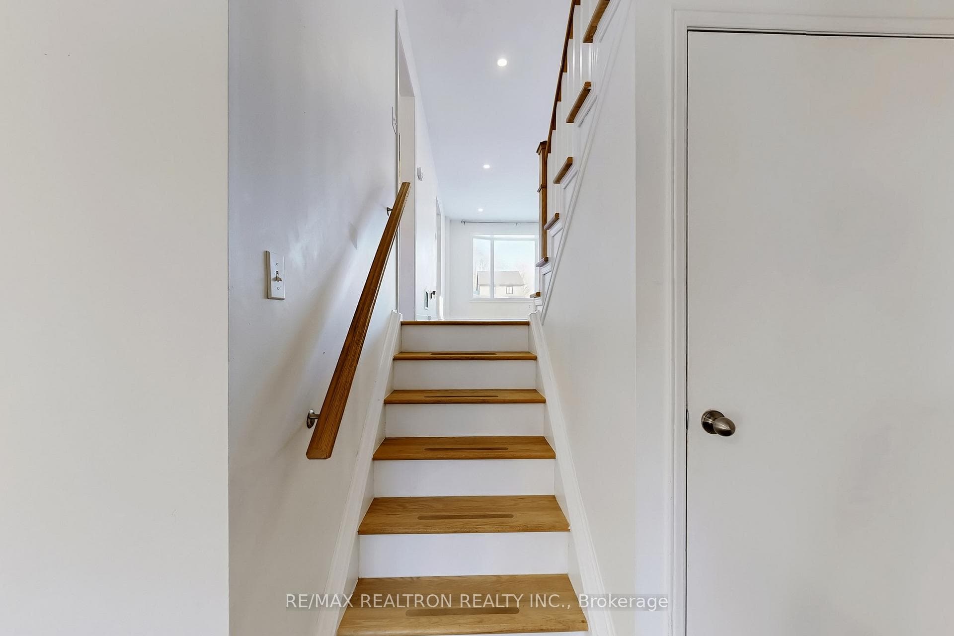 32 Panter Crescent photo 30