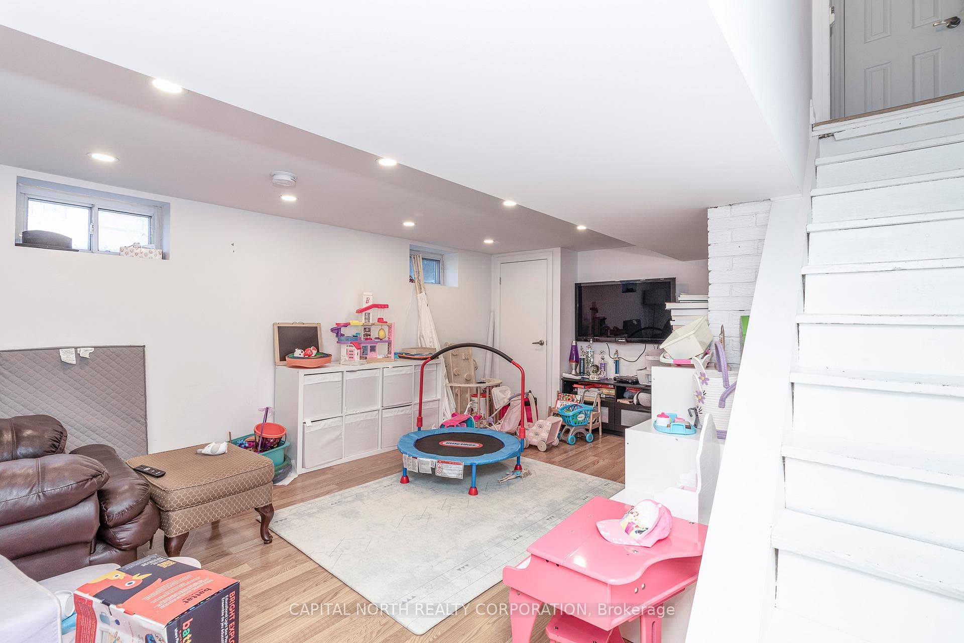 8298 Kipling Avenue photo 25