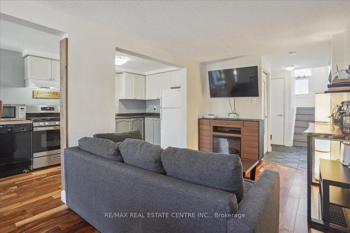 4 DANVILLE Avenue photo 8