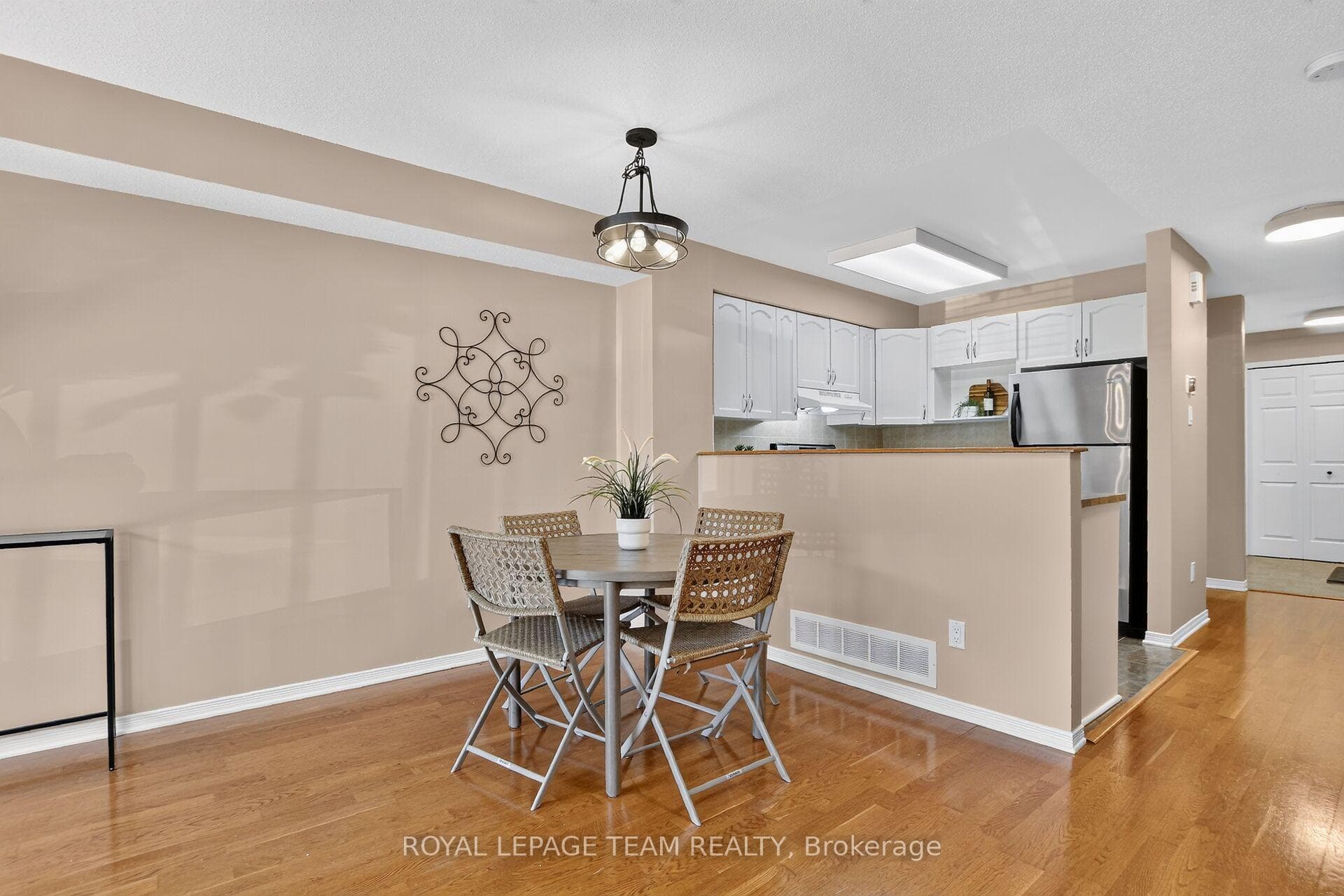 255 Deercroft Avenue photo 14