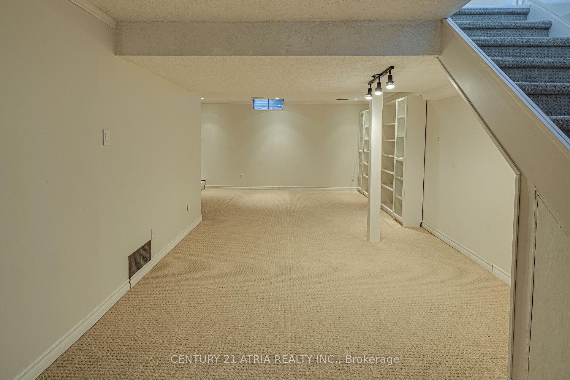 251 Stouffer Street photo 24
