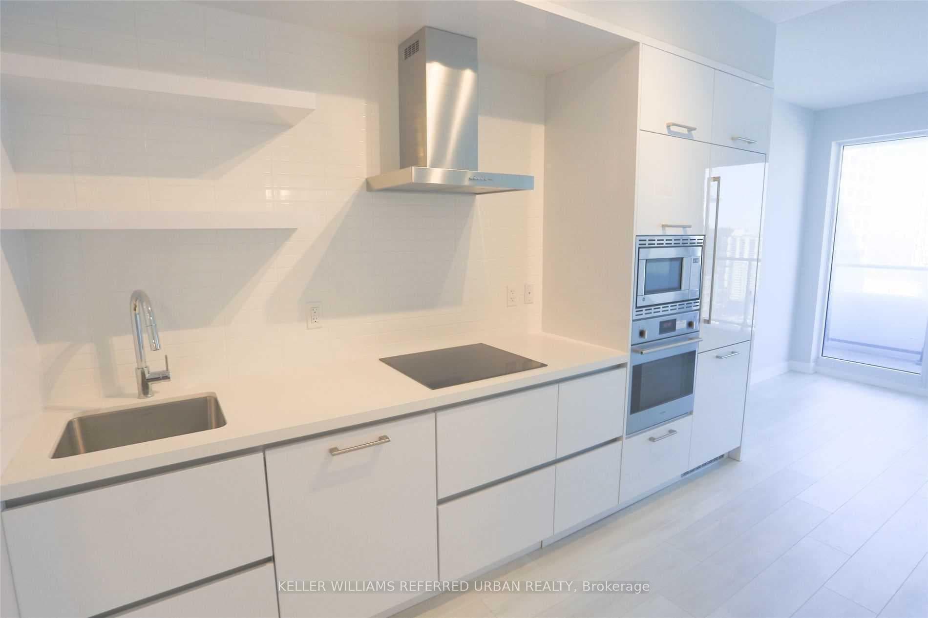 2221 Yonge Street Unit 3910 photo 6