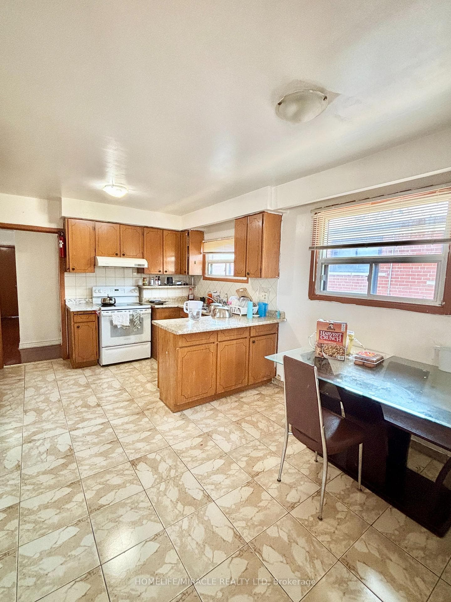 7276 Shallford Road photo 3