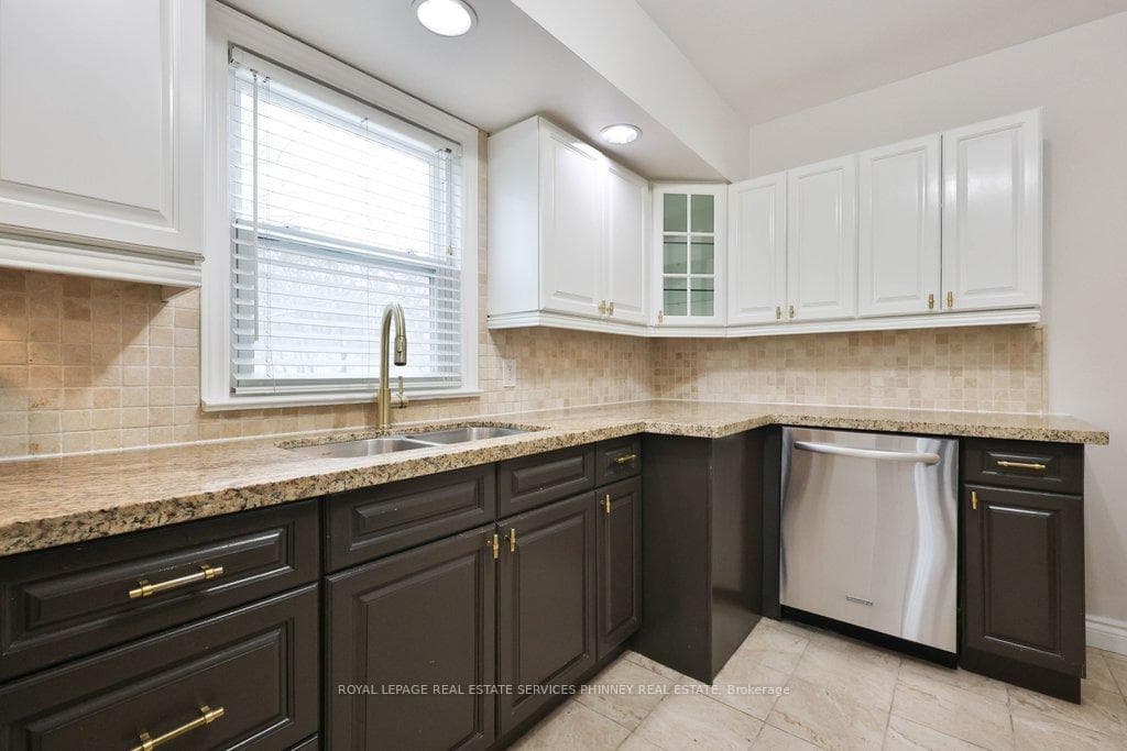 71 Mississauga Road photo 14