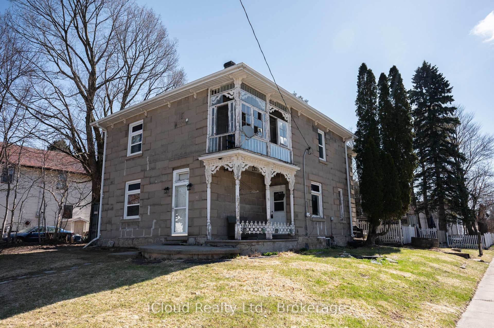 9017 Erin-East Garafraxa Townline photo 1