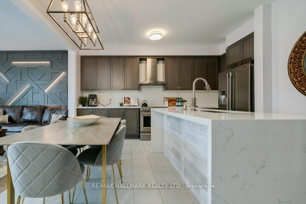 245 Cranbrook Crescent photo 6