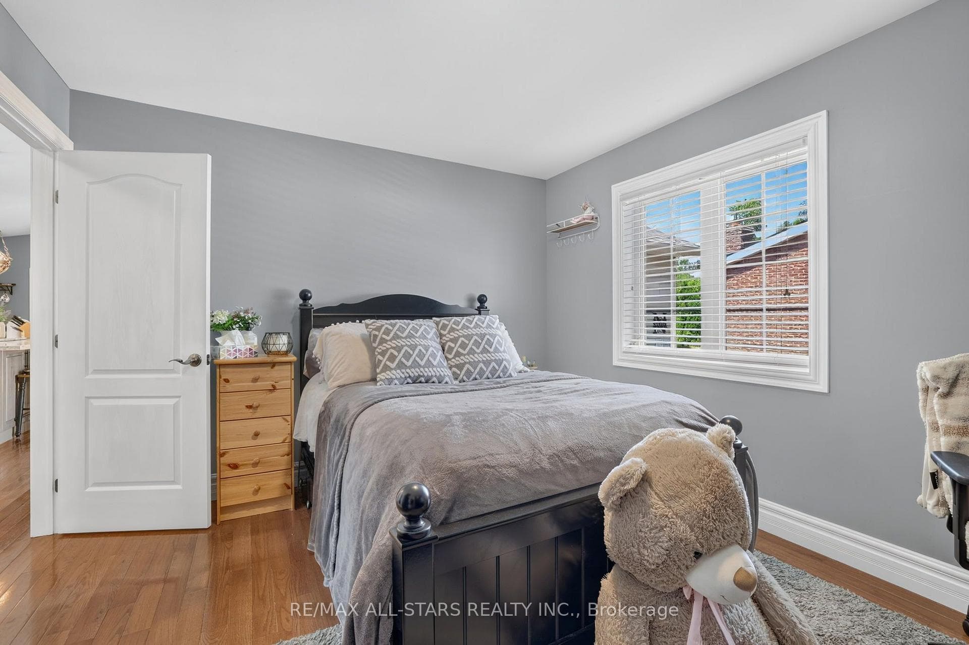 38 Evelyn Avenue photo 13