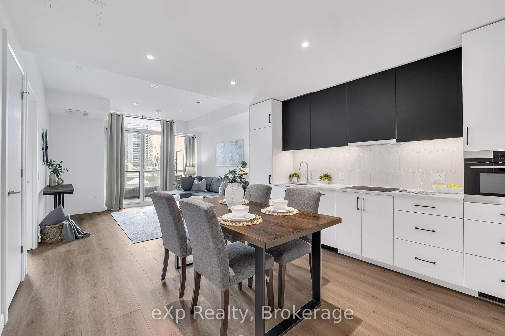 741 King Street Unit 306 photo 2