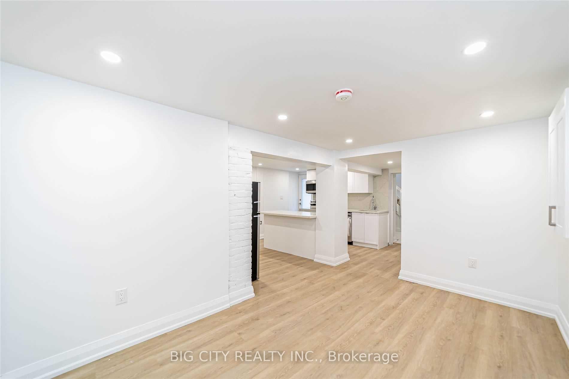 69 Oakwood Avenue Unit B photo 5