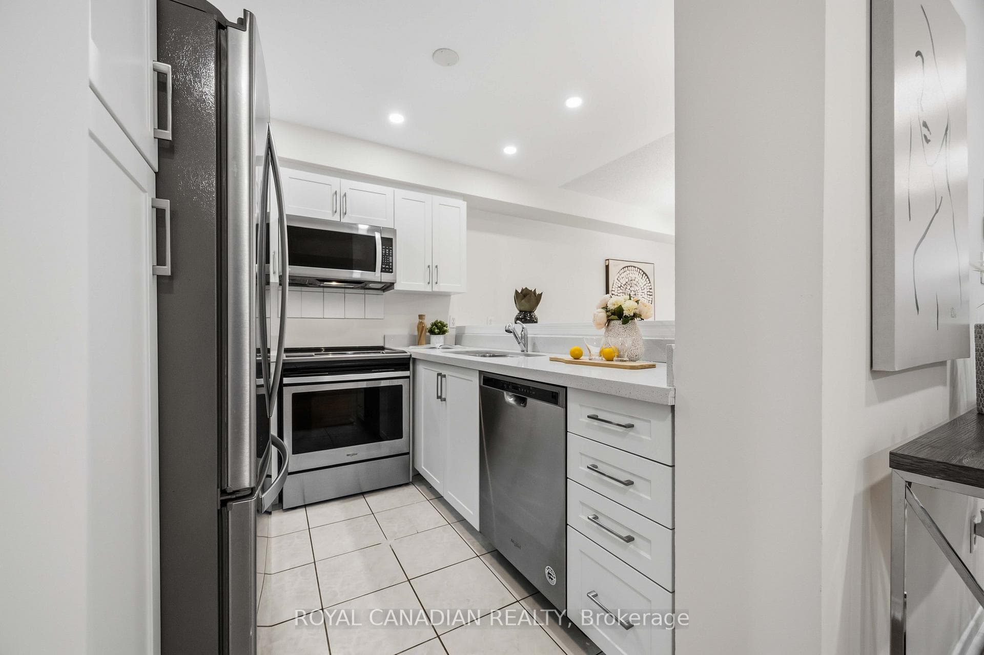 137 Stokely Crescent photo 24