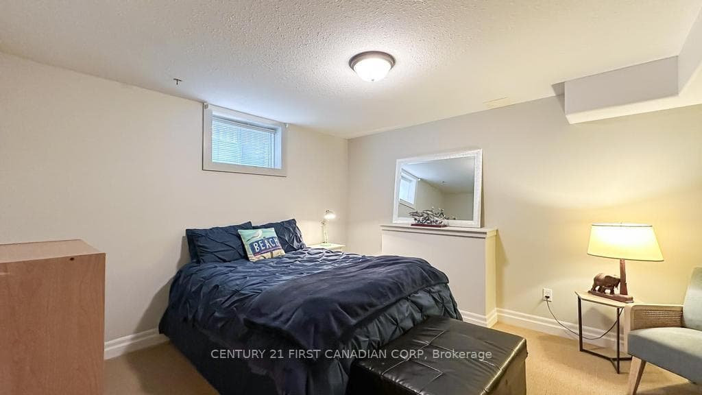 8 Harbour Park Court photo 27