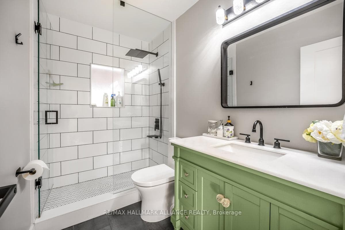 1061 Pinegrove Road photo 19