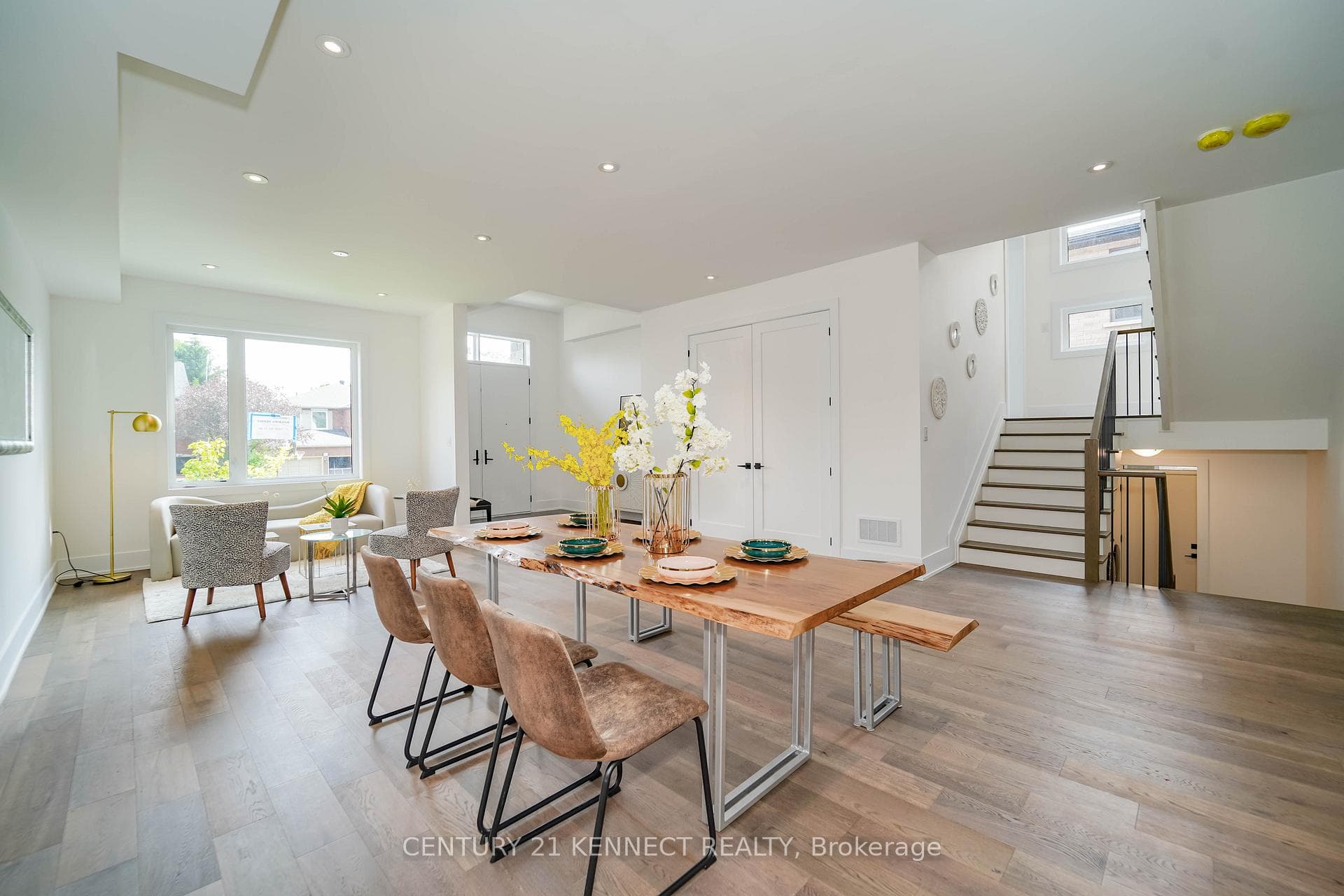 21 Blueking Crescent photo 12