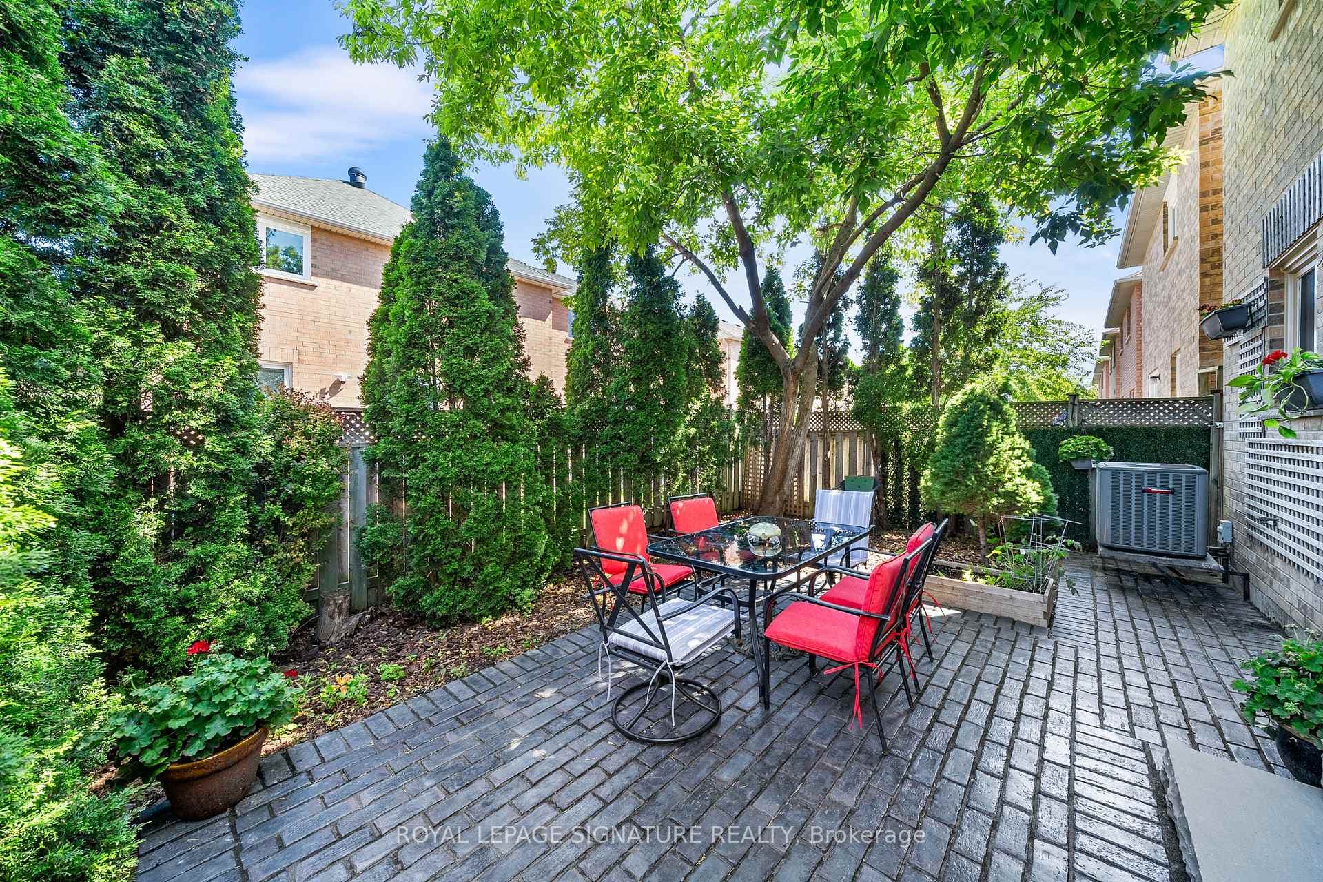 22 Grasslands Avenue photo 18