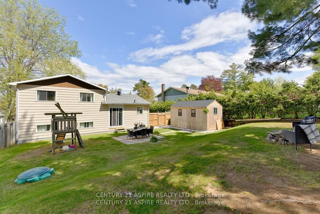 83 Hemlock Street photo 41
