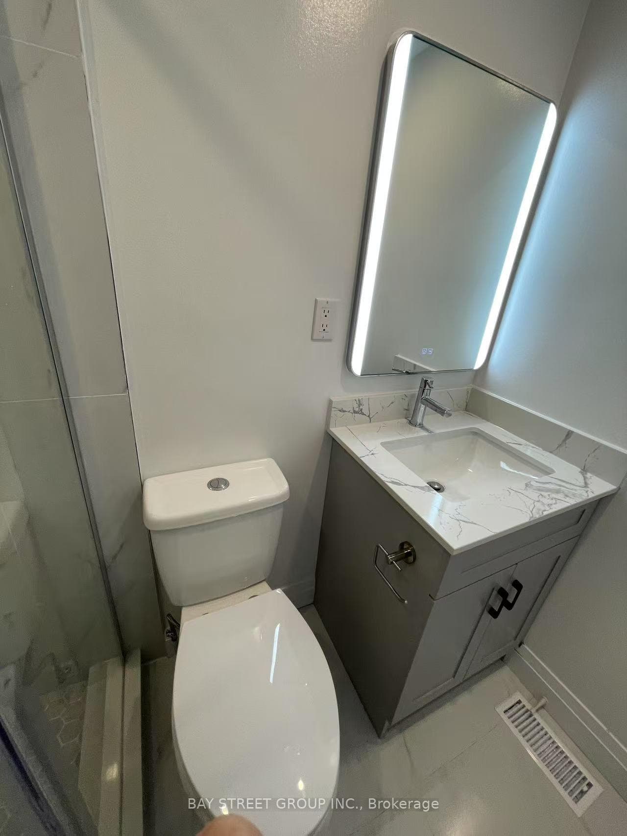 63 Lesgay Crescent Unit Upper photo 8