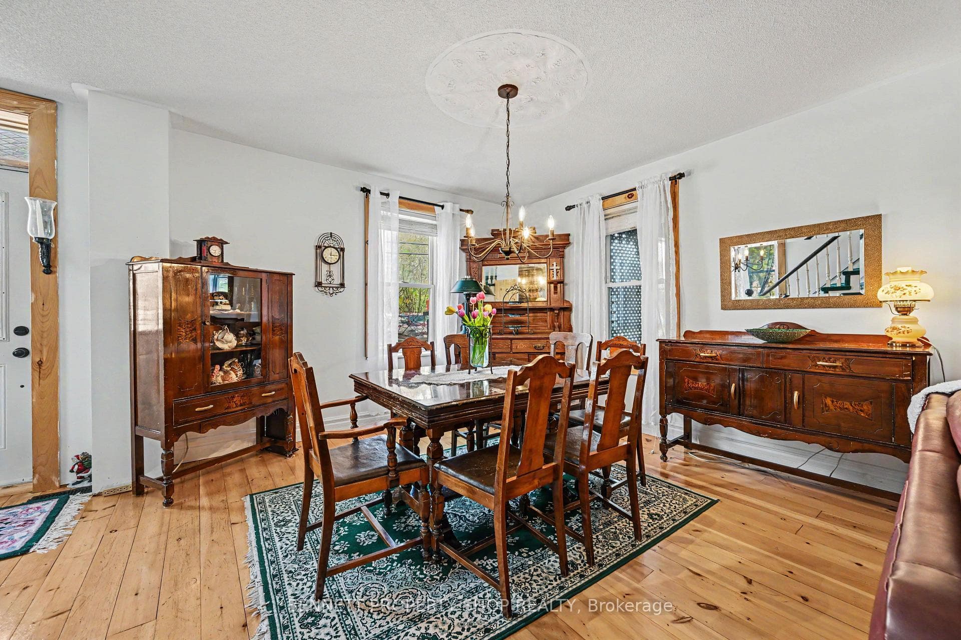 827 River Road photo 10