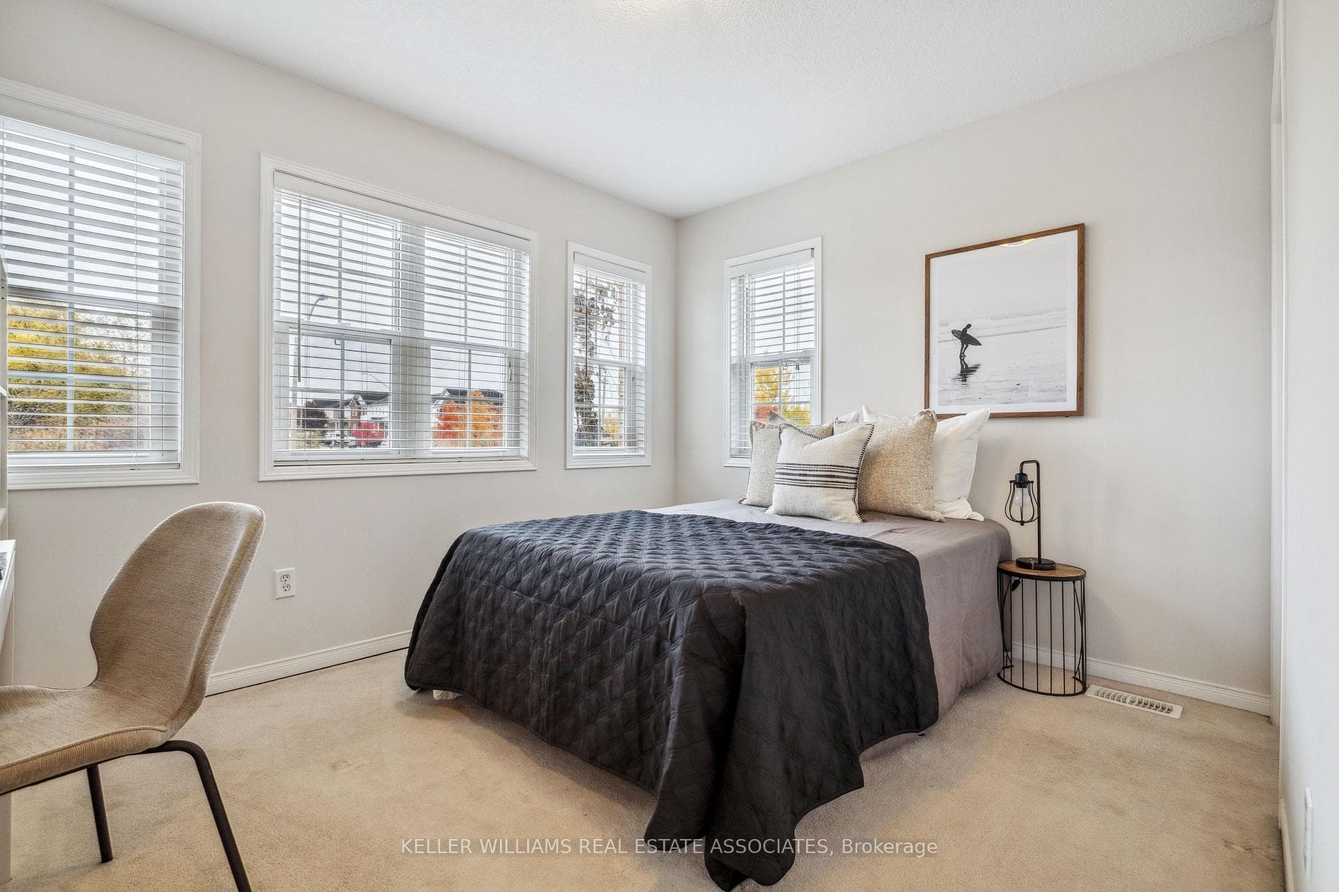 76 Griffiths Avenue photo 23