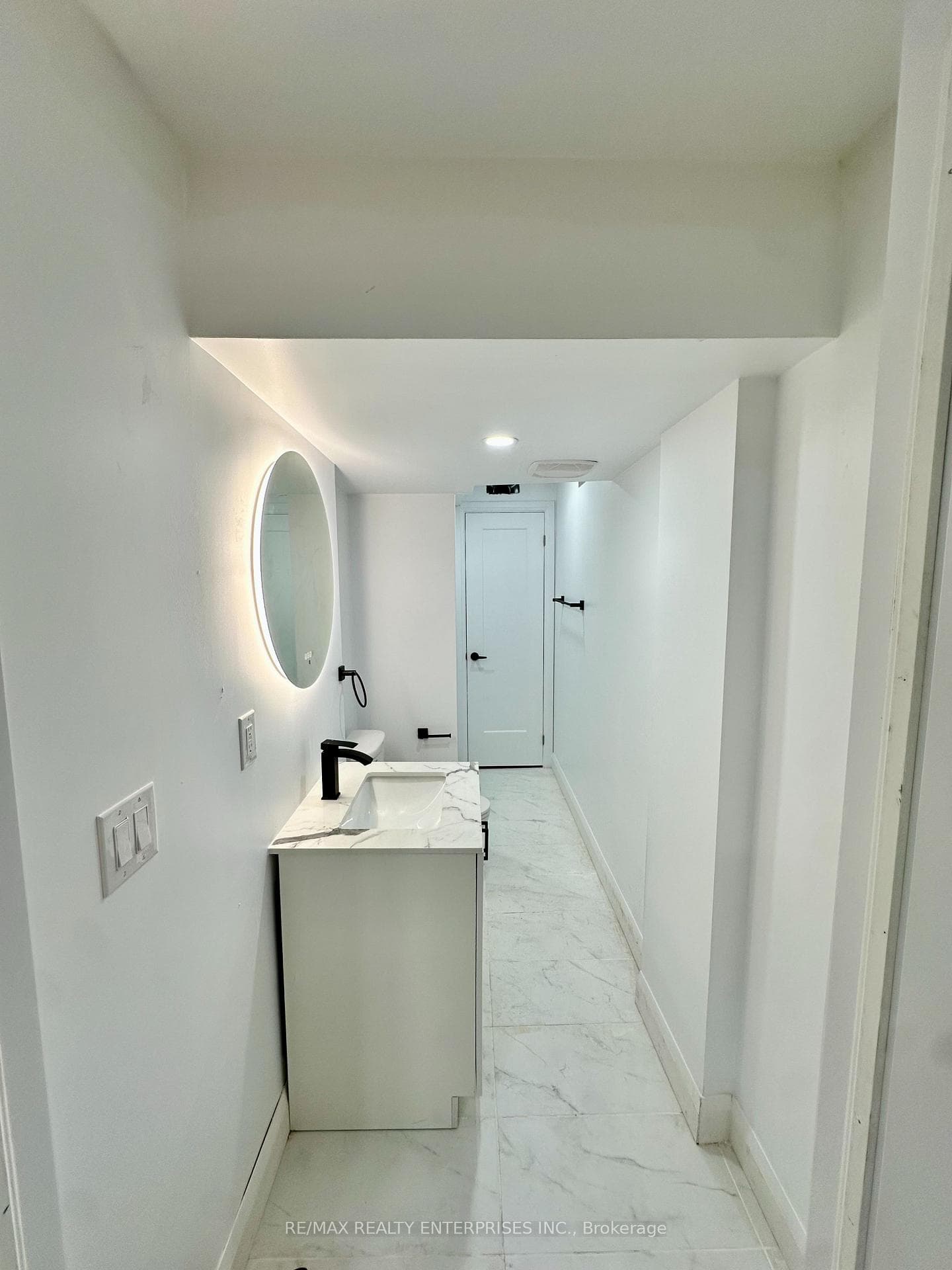 154 Thames Way Unit Basement photo 5